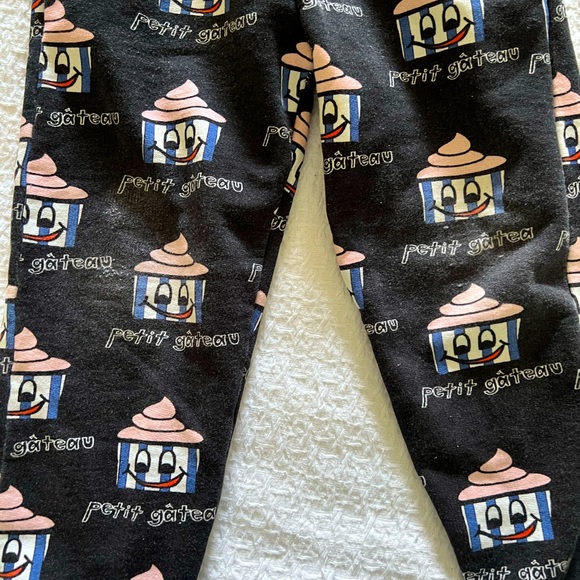 Hugo loves Tiki cupcakes jogger - Picture 2 of 4